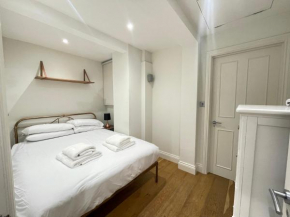 Gorgeous 2BD Flat with Patio - South Kensington!